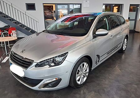 Peugeot 308 SW mit Panoramadach und Alcantara Sportsitze