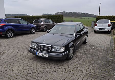 Mercedes-Benz 220 E Automatik mit H-Kennzeichen*86 tkm