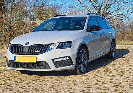 Skoda Octavia 2.0 TDI SCR DSG 4x4 RS AHK Standheizung