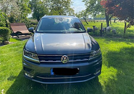 VW Tiguan Volkswagen Highline/ 4 Kameras/ Allwetterreifen/ AHK