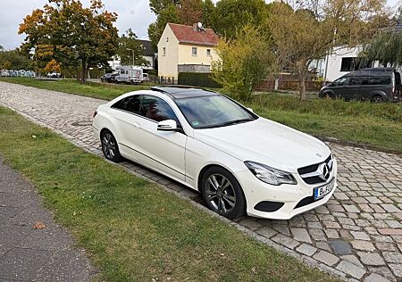 Mercedes-Benz E 320 Coupé mit Panoramadach