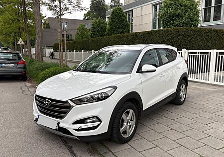 Hyundai Tucson Blue Trend 1.7 CRDI Navi/AHK/Klima
