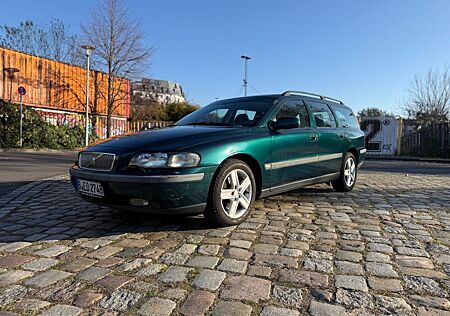 Volvo V70 2.4