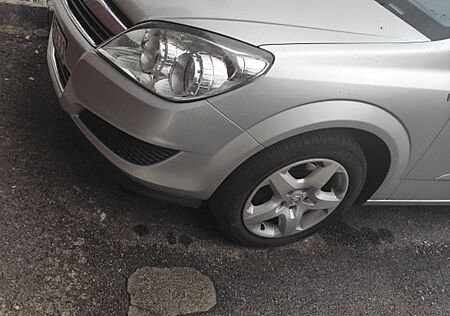 Opel Astra Caravan Kombi silber TÜV 06/26