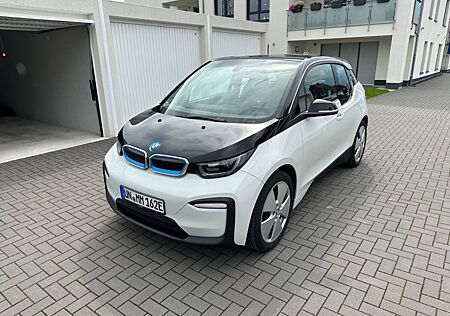 BMW i3 120Ah Neuwagenzustand 1. Hand Großes Navi LED