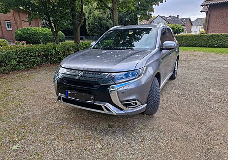 Mitsubishi Plug in Hybrid Outlander Plug-in Hybrid Outlander 2.4 MIVEC PLUG-IN H...