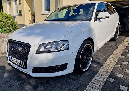 Audi A3 1.6 TDI (DPF) Sportback AHK CarPlay