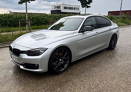 BMW 328i Sport Line, Apple CarPlay, Ambiente, Sitzhz