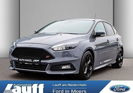 Ford Focus ST mit Leder-Sport-Paket 2.0l EcoBoost