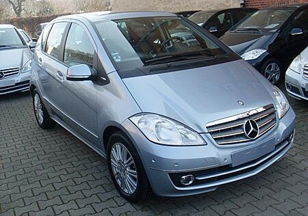 Mercedes-Benz A 180 Elegance / Lamellen / Autom / Leder / Com