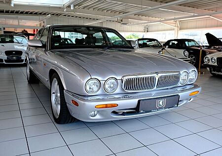 Jaguar XJ8 3.2 V8