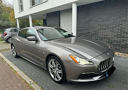 Maserati Quattroporte 3.0 V6 GranLusso S Q4 Automatik...