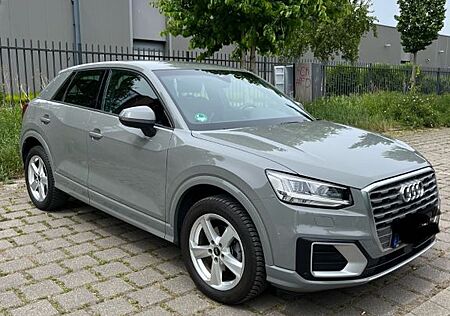 Audi Q2 35 TFSI sport, quantumgrau