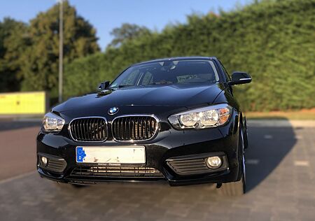 BMW 118i - schwarz 5 Türer