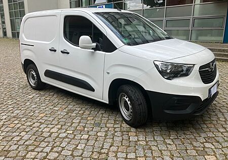Opel Combo fast neuwertig
