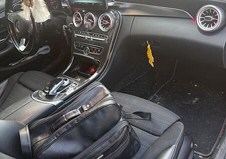 Mercedes-Benz C 200 -