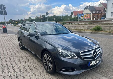 Mercedes-Benz E 220 BlueTEC 4MATIC T AVANTGARDE Autom. AVA...