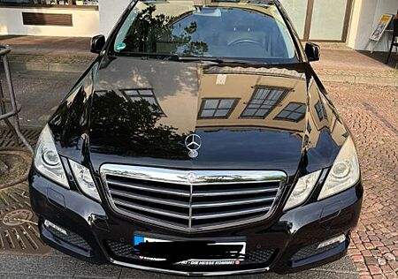 Mercedes-Benz E 250 CGI BlueEFFICIENCY -AMG Packet