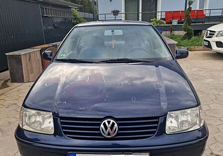 VW Polo Volkswagen 1.6 Auto Basis