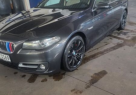 BMW 520d xDrive Touring A Luxury Line Luxury Line