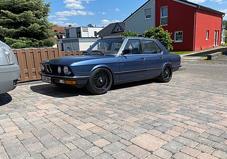 BMW 520i