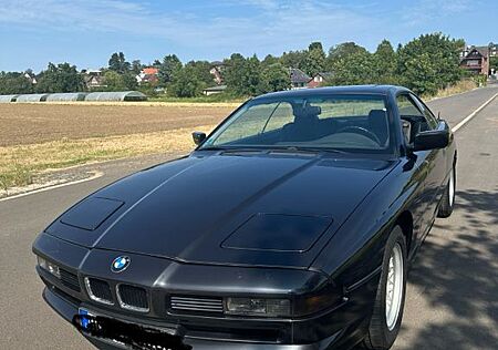 BMW 850Ci schwarz Oldtimer