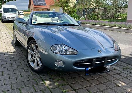 Jaguar XK8
