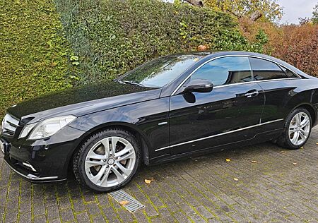 Mercedes-Benz E 250 Coupé BlueEFFICIENCY ELEGANCE EL...
