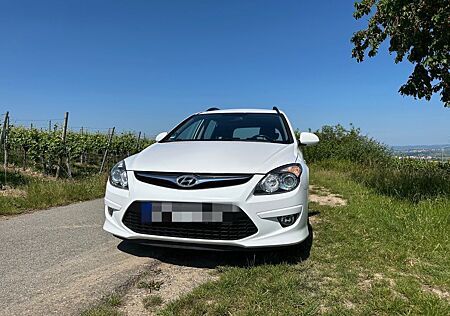 Hyundai i30 CW blue 1.6 Style