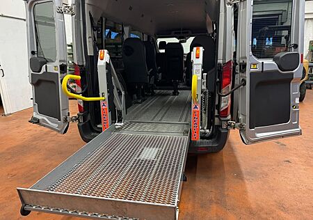 Ford Transit mit Rollstuhllift und Hochdach