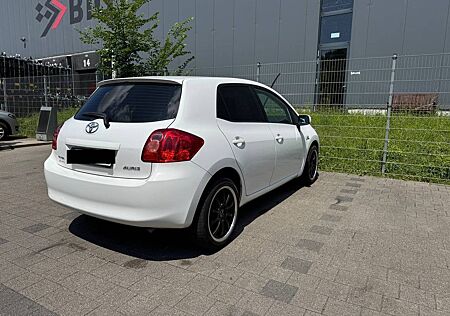 Toyota Auris 1.6L Dual-VVT-i Sol, Kamera, Tempomat