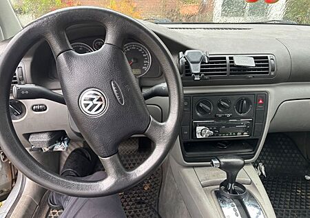 VW Passat gebraucht kaufen VW Passat Volkswagen 2.0 Auto Basis Basis