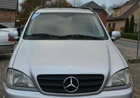 Mercedes-Benz ML 430 -