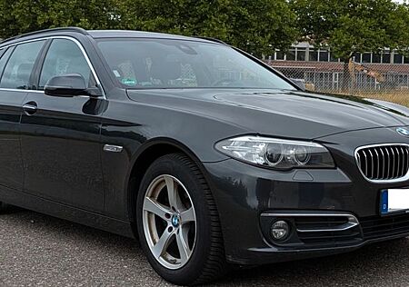 BMW 520d xDrive Touring A Luxury Line Luxury Line
