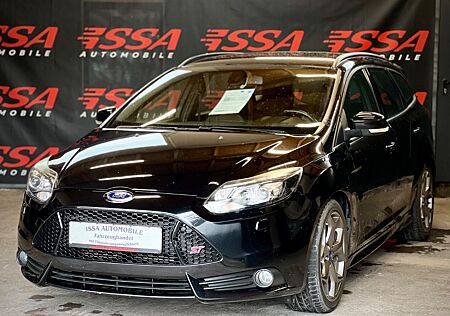 Ford Focus Turnier ST #Recaro #LED #Sony #SHZ