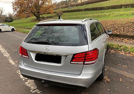 Mercedes-Benz E 220 E 220cdi Kombi Kamera Schiebedach AHK