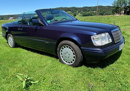Mercedes-Benz 220