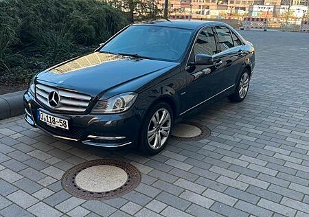 Mercedes-Benz C 180 -