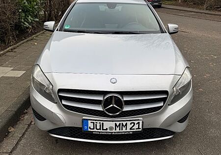 Mercedes-Benz A 180 BlueEFFICIENCY Style Style