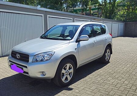Toyota RAV 4 2.0-l-VVT-i 4x4 Isofix Automatik DAB