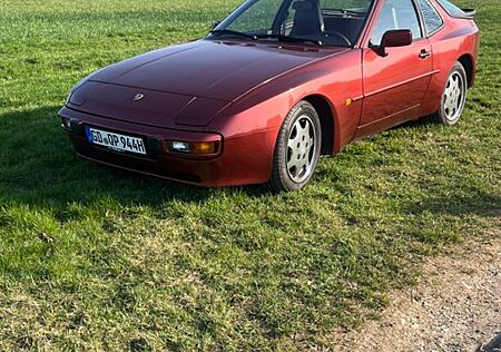 Porsche 944