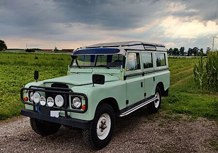 Land Rover Serie III Defender Santana LR 109