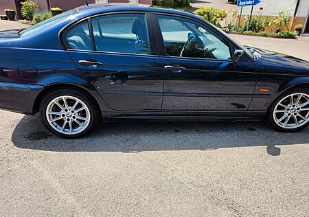 BMW 318i mit elektrischen Sitzen