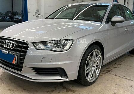 Audi A3 Limousine attraction-NAVI-PDC-TEMPO-2.HAND