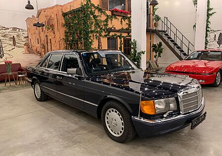 Mercedes-Benz 560 SEL