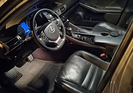 Lexus IS 300 2.5 300h Luxury Line Automatik Luxury...