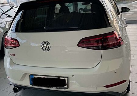 VW Golf Volkswagen 2.0 TSI DSG GTI Performance