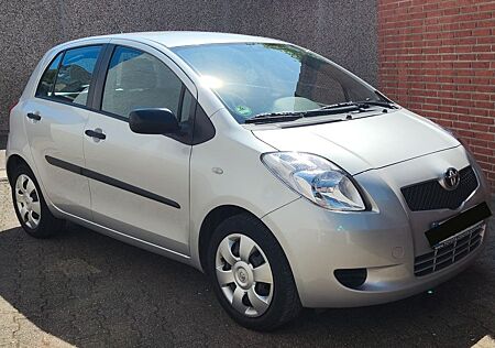 Toyota Yaris 1,3-l-VVT-i Luna Luna