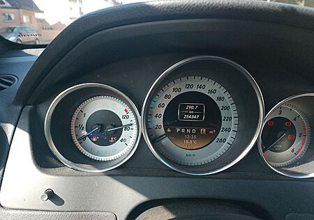 Mercedes-Benz 220