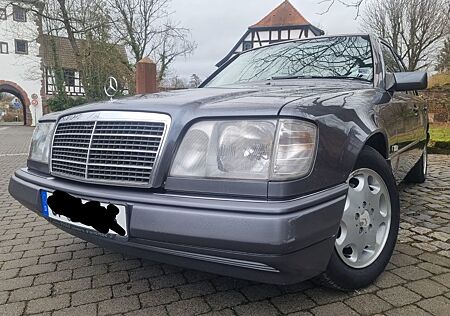 Mercedes-Benz 220 E Top Zustand